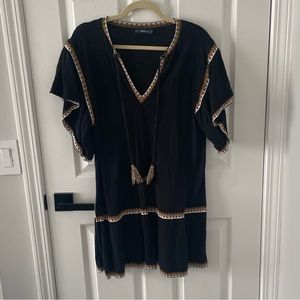 Knit dress with geo trim